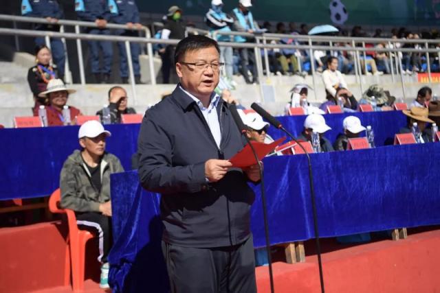 国安训练基地迎来北师大附属实验中学的同学，大家观摩了球队训练